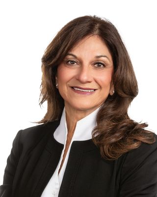 Portrait of Julie Mastry, REALTOR®.